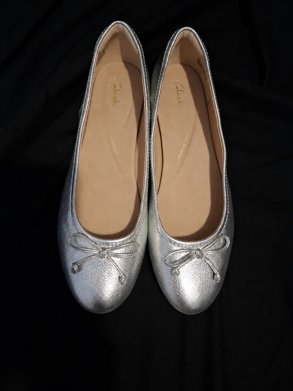 Clarks Shoes Sz 12 M Silver Leather Bow Ballet Flats Comfort Driving